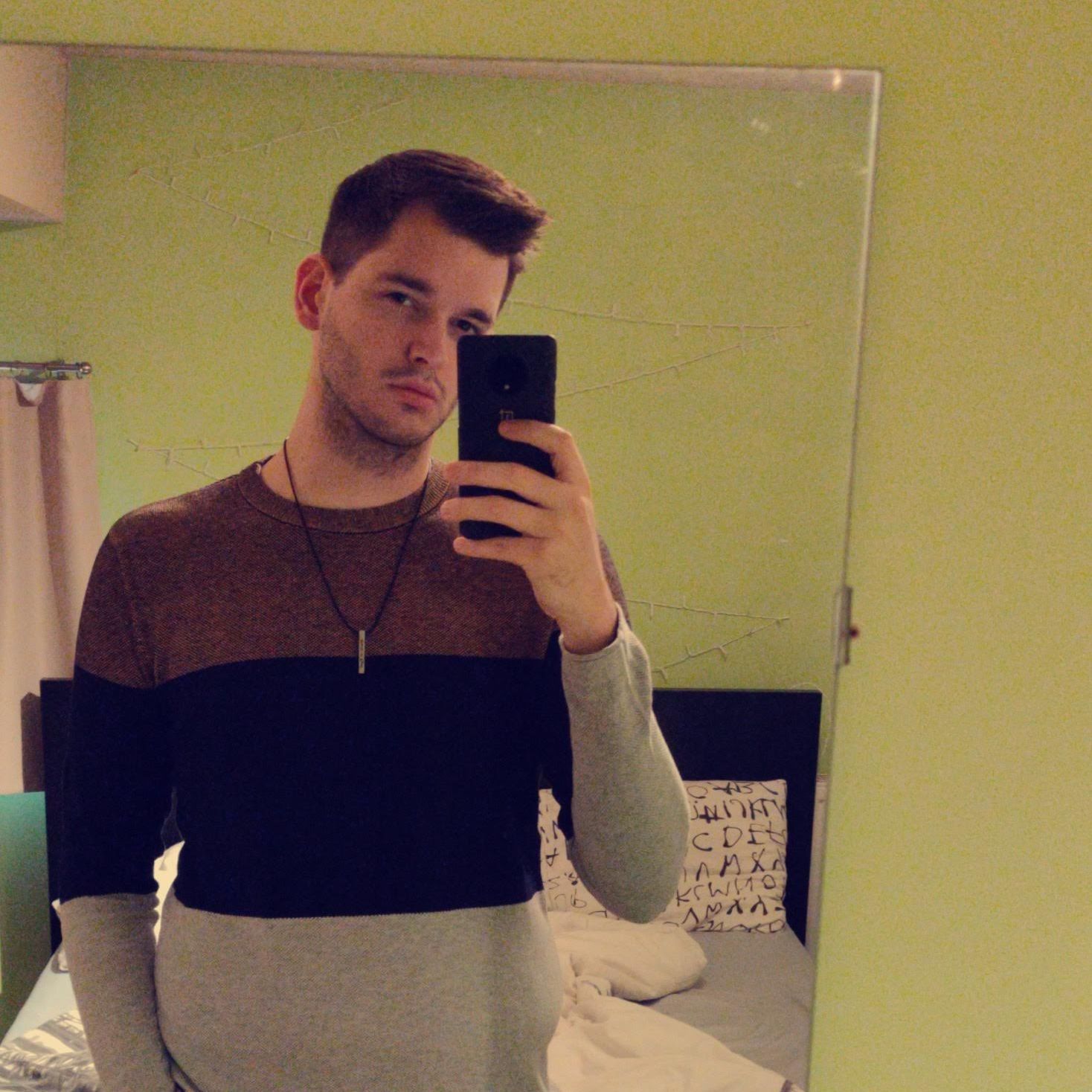 Profile image of PlsExposeMe