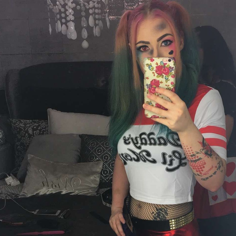 Profile image of TattooedSiren