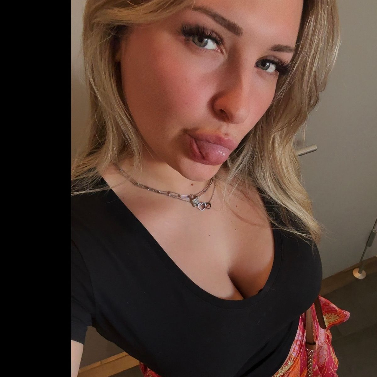Profile image of Zoelevy