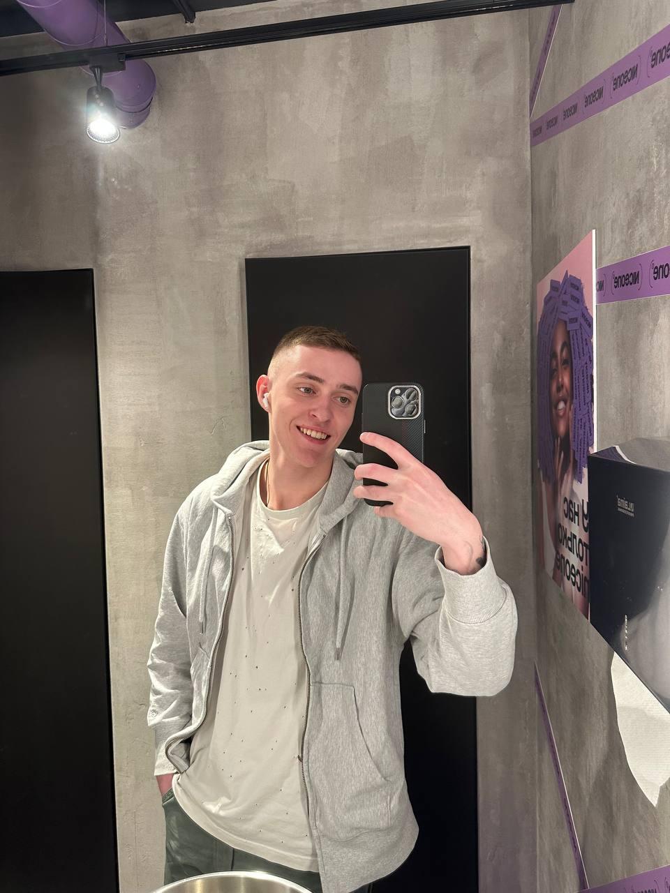 Profile image of crazybottom99