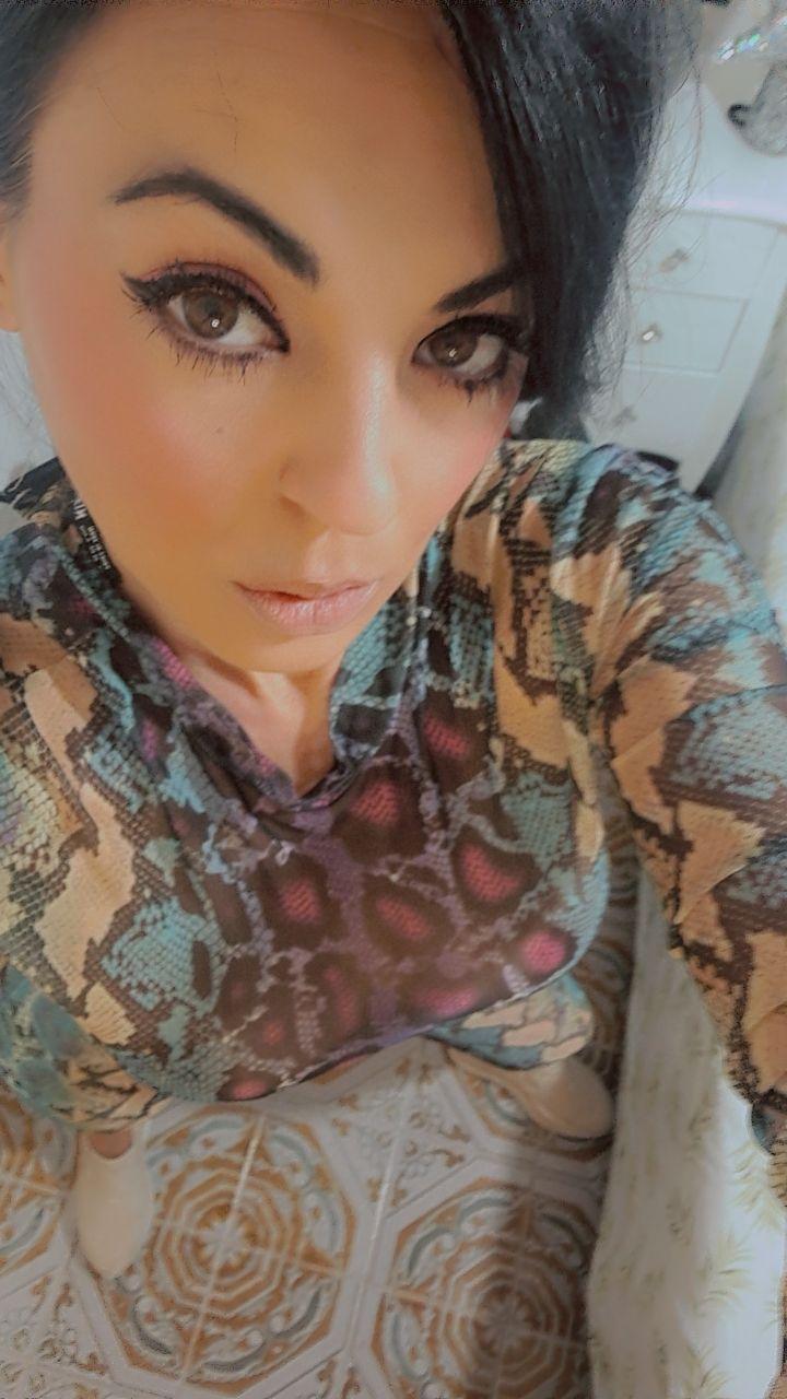 Profile image of nicol_hot30