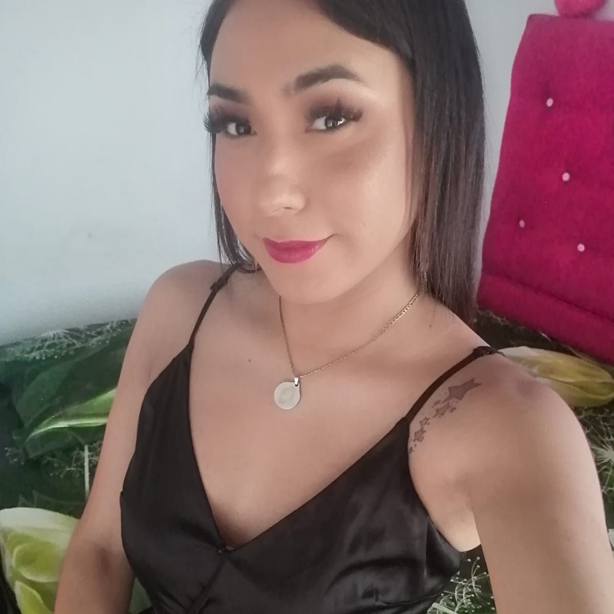 Profile image of sarabigcock1