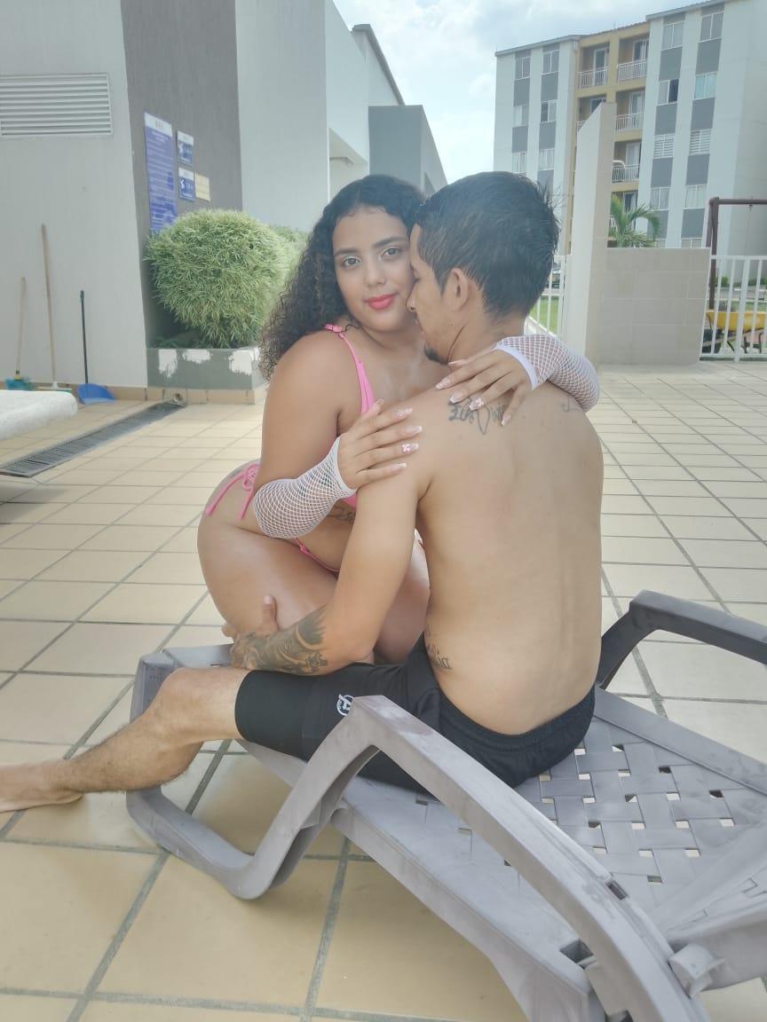 Couplehot223's Profile