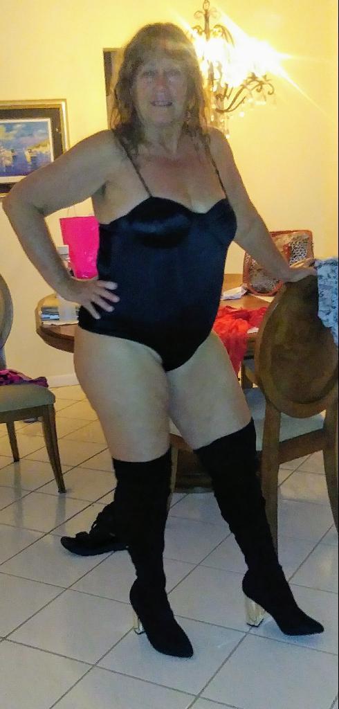 curvygranny1972's Profile