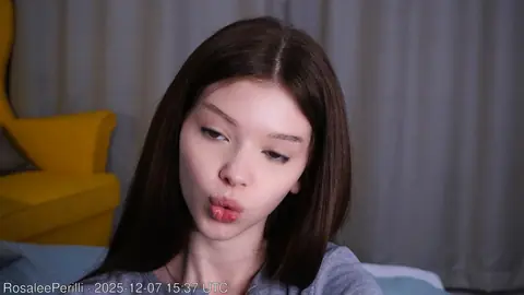 RosaleePerilli live snapshot on Voice Chat Line from Франция