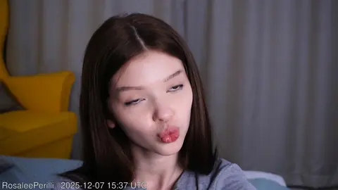 RosaleePerilli live snapshot on Voice Chat Line from Frankreich