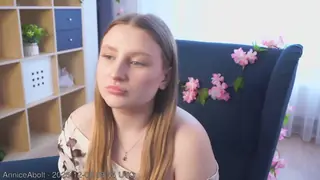 AnniceAbolt live snapshot on Voice Chat Line from França