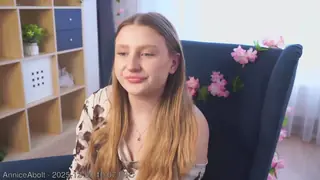 AnniceAbolt live snapshot on Voice Chat Line from France