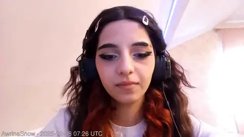 AwrinaSnow live snapshot on Voice Chat Line from République tchèque