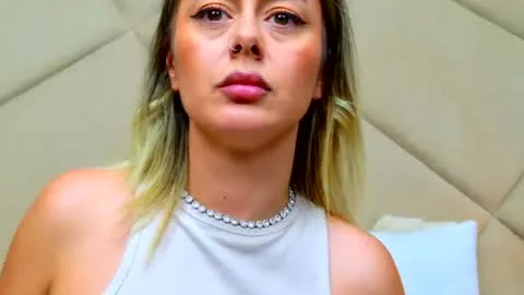 Live thumbnail for chloevee